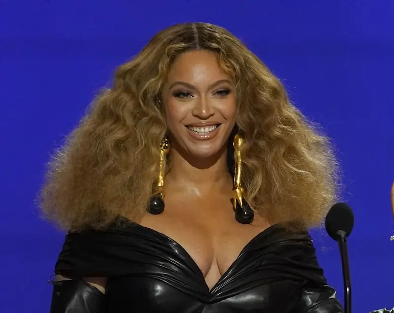 Renaissance di Beyoncé sale al trono del botteghino e rivendica il primo posto con un debutto di successo