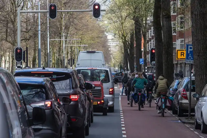 Amsterdam senkt Geschwindigkeitsbegrenzungen um 40 %, um die Verkehrssicherheit zu erhöhen