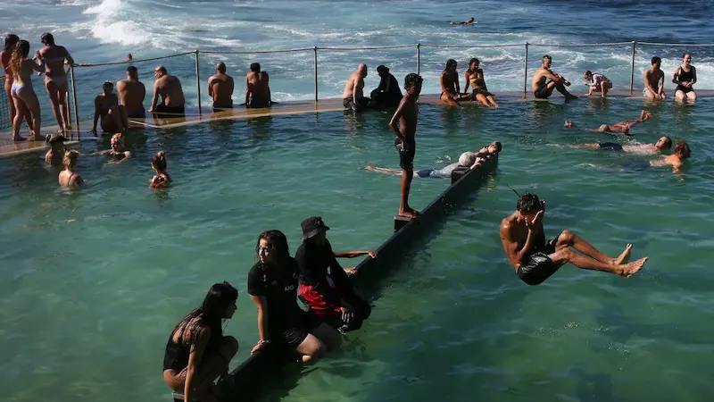 Heatwave intensifies as Australia braces for rare early cyclone strike