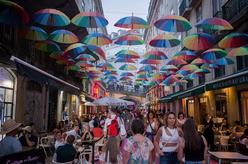Americans rush to secure tax benefits in Portugal before changes take effect