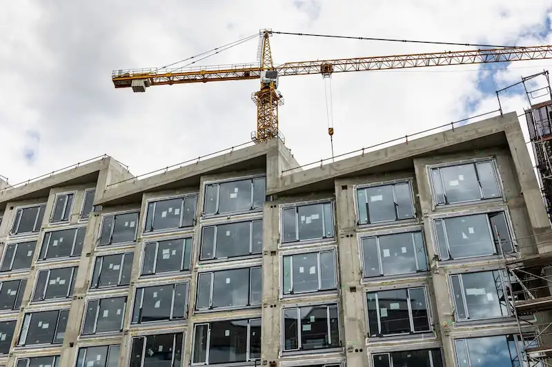 Il calo record dei nuovi ordini aggrava la crisi immobiliare tedesca. 