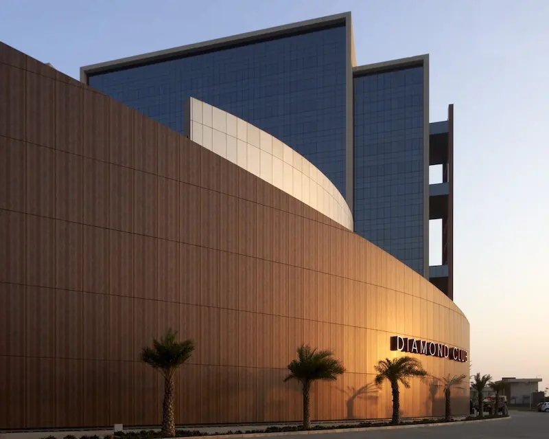 India Constructs World's Largest Office to Dominate Diamond Industry