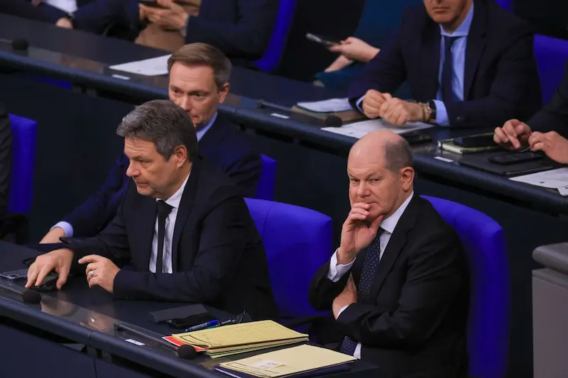Pesquisa revela que maioria dos alemães busca novo governo e eleições antecipadas. 
