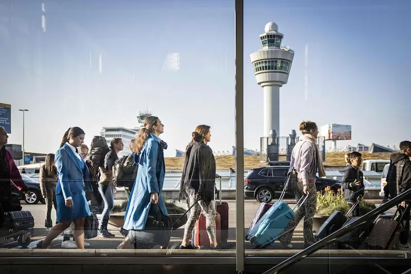 Der Flughafen Amsterdam lockert Beschränkungen und erhöht die Sommerflugkapazität für Fluggesellschaften