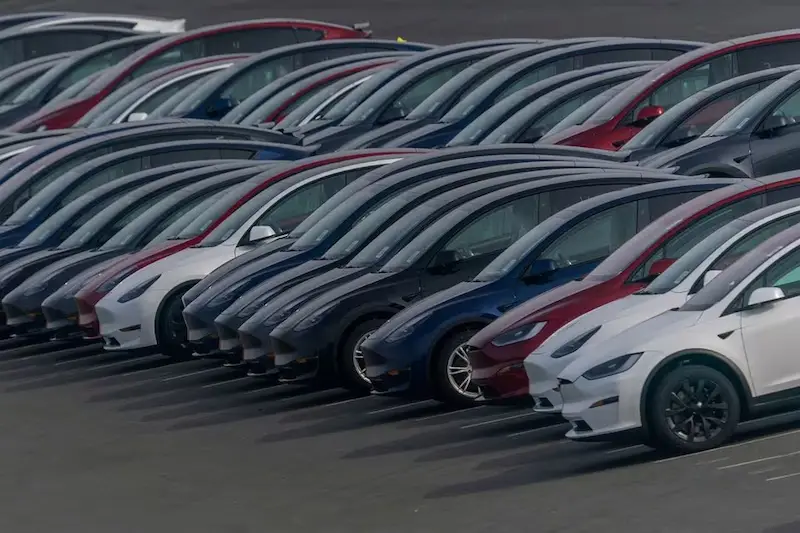 Tesla ruft 120.000 Autos zurück, weil sich Türen mit Aufprallerkennung versehentlich öffnen könnten