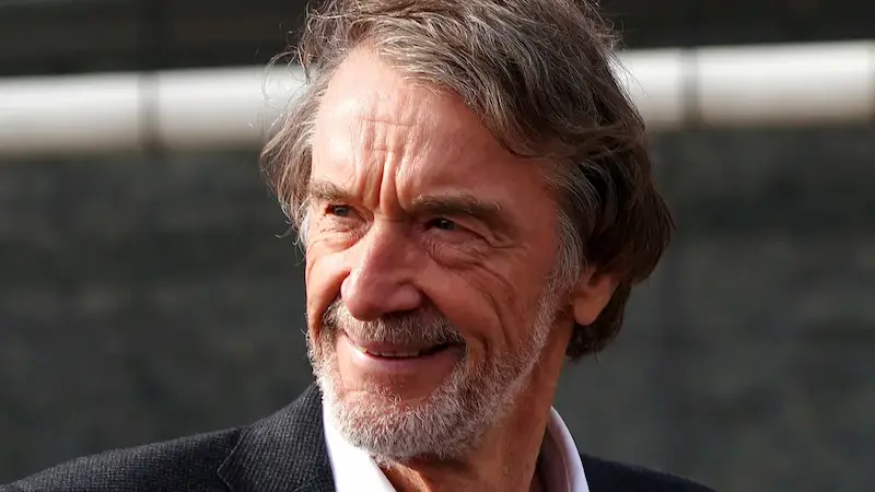 Der britische Milliardär Sir Jim Ratcliffe erwirbt 25 % der Anteile an Manchester United