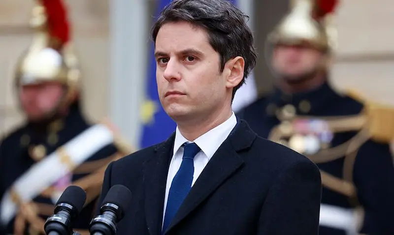 Macron ตั้งเป้าที่จะฟื้นฟูโมเมนตัมด้วยการแต่งตั้ง Dynamic New Premier Atta