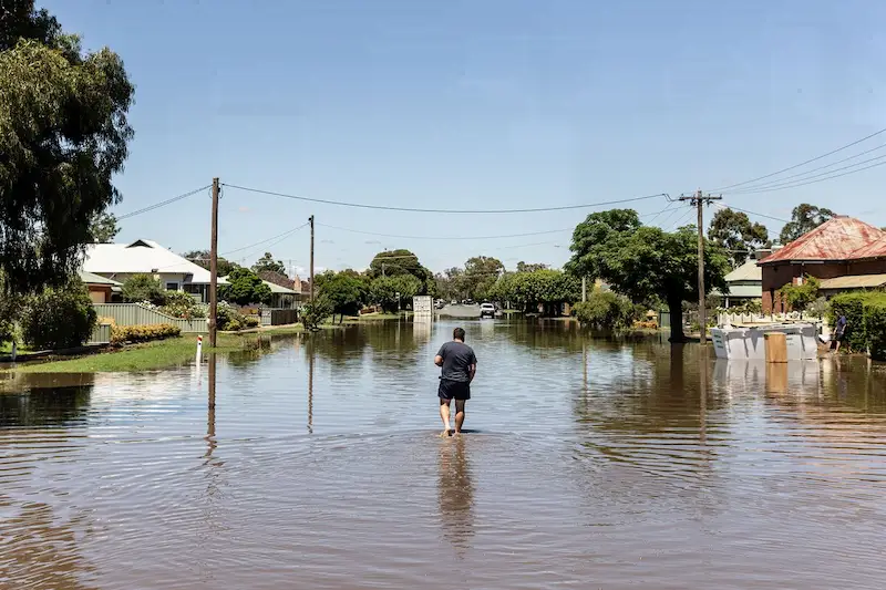 La prevista ondata di caldo e la stagione degli incendi in Australia sono stati sostituiti da piogge prolungate e inondazioni. 