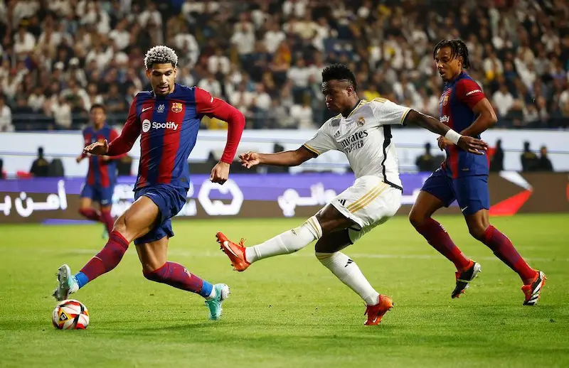 Il Real Madrid conquista la Supercoppa spagnola con una sensazionale vittoria per 4-1 sul Barcellona