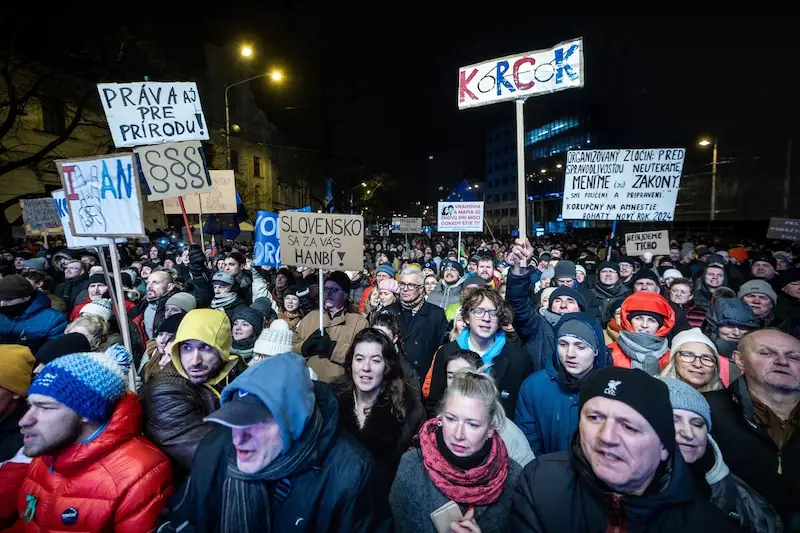 Mass protests in Slovakia against Prime Minister's reforms to the judiciary