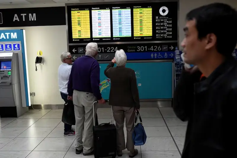 Dublin Havaalanı, Fırtına Kaosunun Ortasında 100'den Fazla Uçuş İptaliyle boğuşuyor