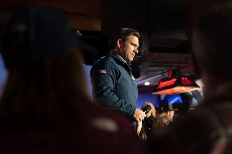Der Gouverneur von Florida, DeSantis, zieht sich aus dem Präsidentschaftswahlkampf 2024 zurück