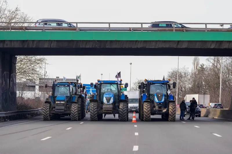 Autostrada w Paryżu zablokowana przez rolników w związku z eskalacją protestów