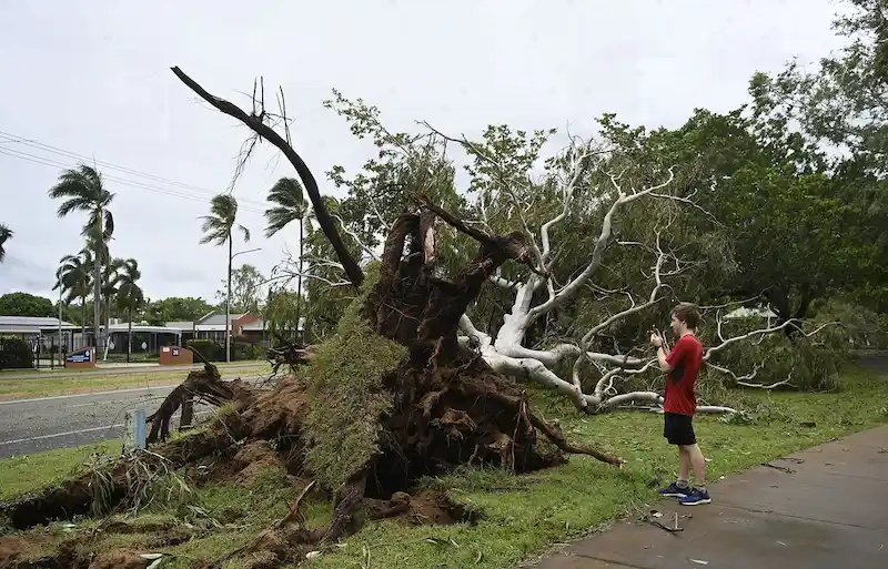 Extreme weather conditions in Australia lead to both heat wave alerts and flood warnings.