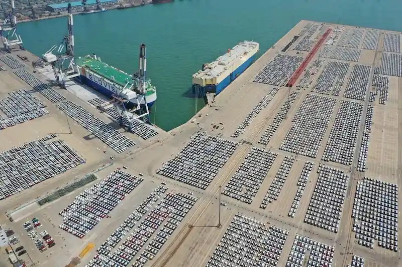 China's tumbling prices push some exporters to the brink