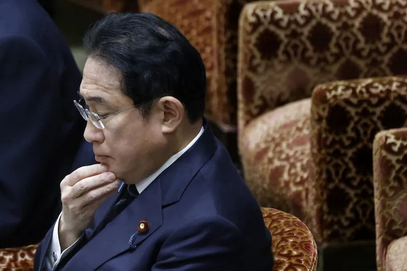 Disapprovazione record per il primo ministro giapponese Kishida nel mezzo di scandali persistenti