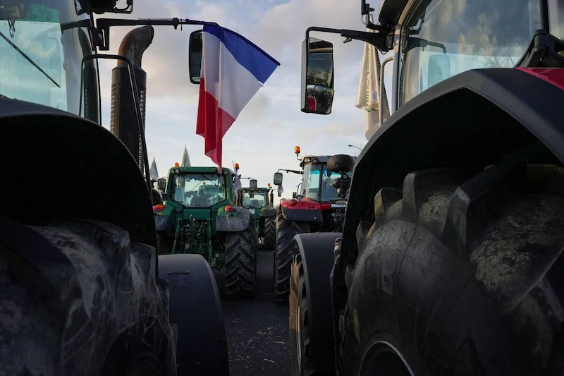 La Francia promette maggiore assistenza agli agricoltori per prevenire nuove proteste. 