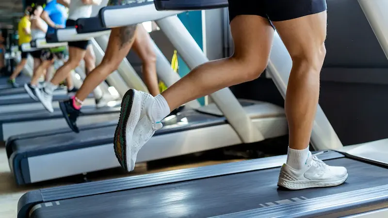 Mantenerse seguro en una cinta de correr, consejos para evitar lesiones