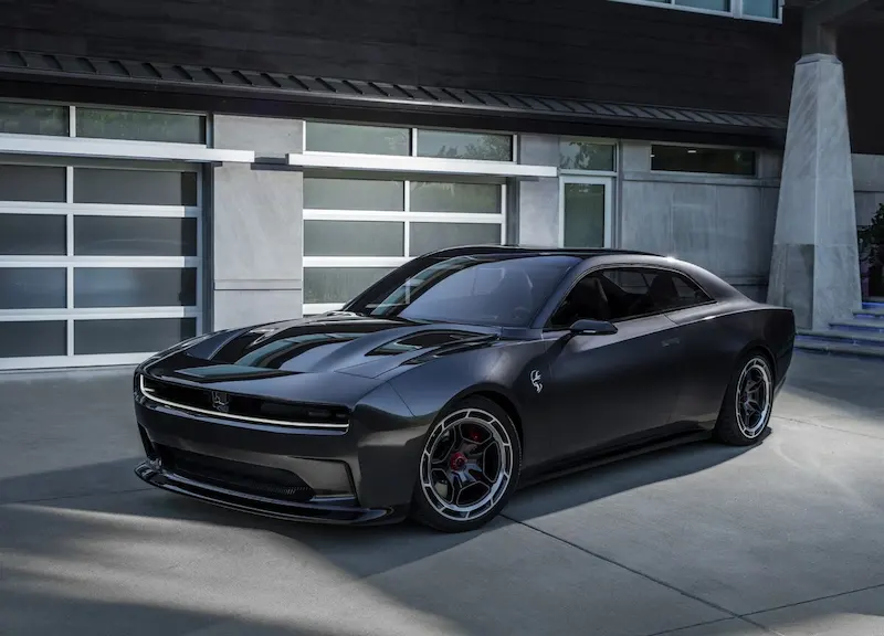 Dodge presenta la prima muscle car elettrica con opzione a gas
