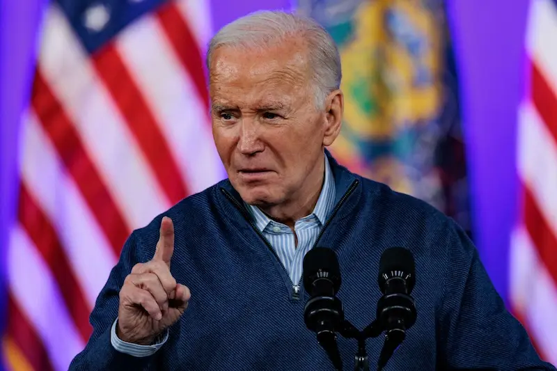 Biden ลงนามแพ็คเกจเงินทุนที่ป้องกันการปิดระบบ 