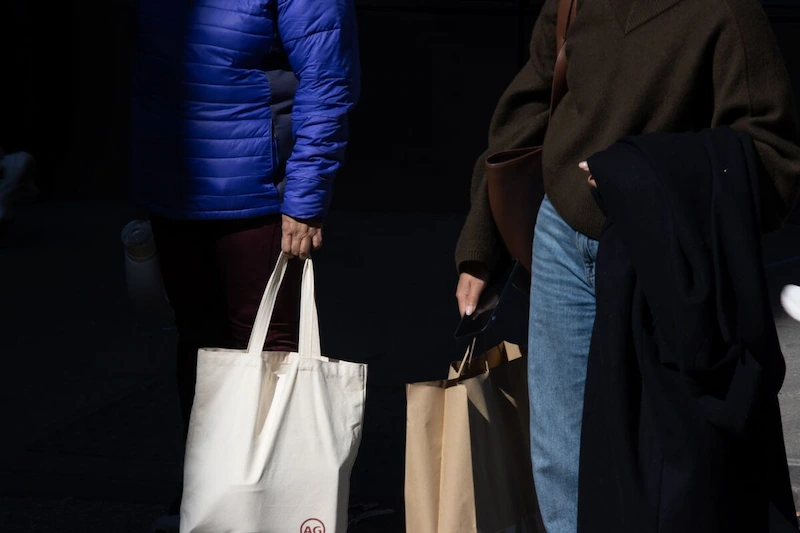 La persistente inflazione statunitense mette a dura prova i piani di taglio dei tassi della Fed