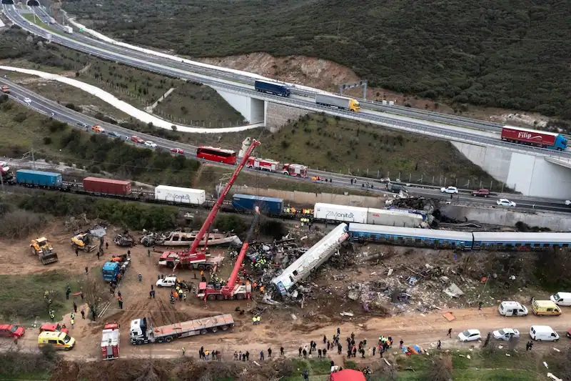 L'opposizione greca accusa il governo Mitsotakis di aver manipolato le informazioni sull'incidente ferroviario mortale