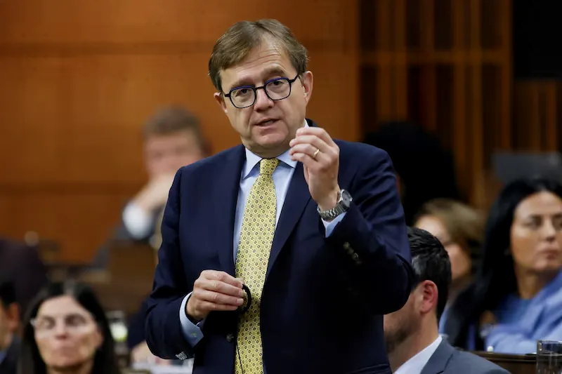 Canadá rejeita subsídios para futuros projetos de GNL e enfatiza transição para energia limpa