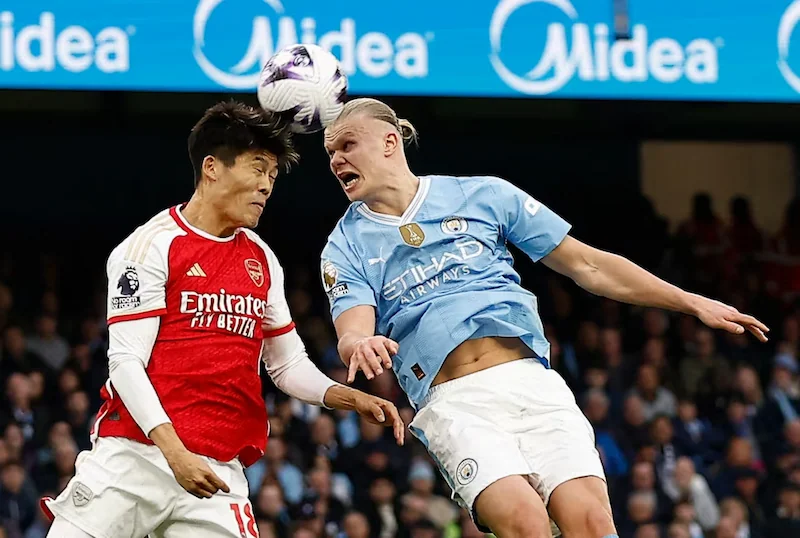 Manchester City und Arsenal spielen ein torloses Unentschieden, was Liverpool die Oberhand im Titelrennen verschafft. 