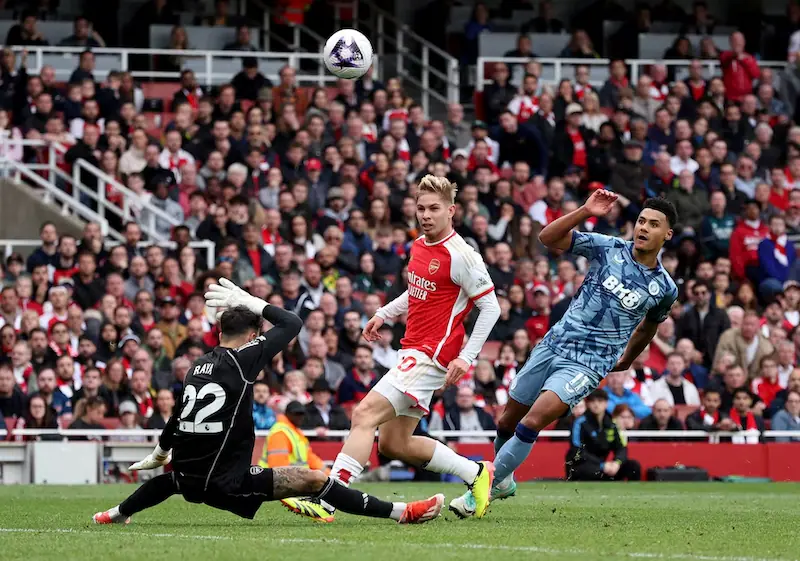 Late goals from Bailey and Watkins stun Arsenal, boost Villa's Champions League hopes