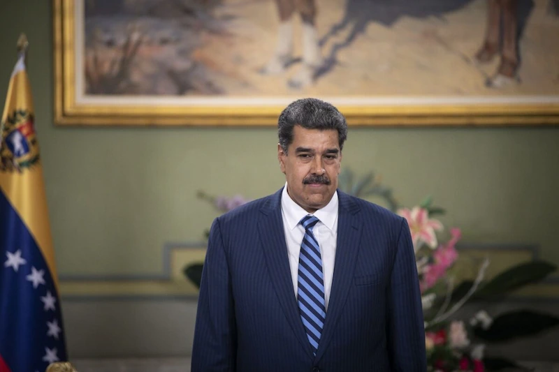 Maduro interrompe le relazioni diplomatiche del Venezuela con l'Ecuador a seguito di un raid. 