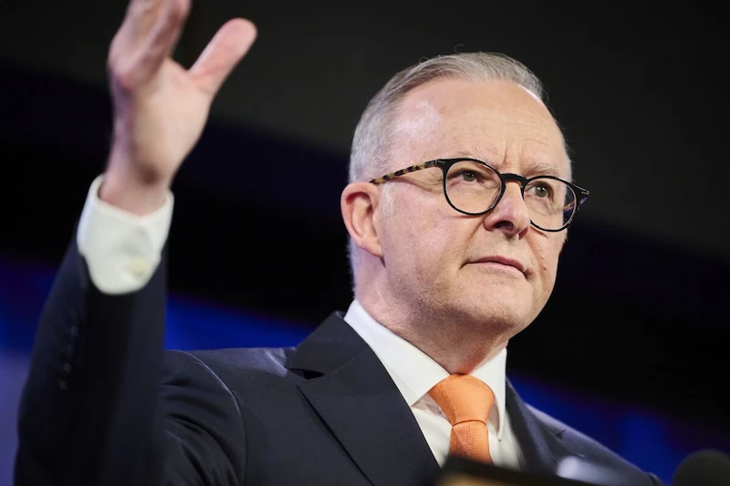 Il Primo Ministro australiano continua ad affrontare sfide nei sondaggi nonostante il sostegno dell'industria
