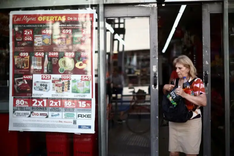 Crollo dell’economia argentina 5. 9% a febbraio nel contesto della campagna di austerità di Milei
