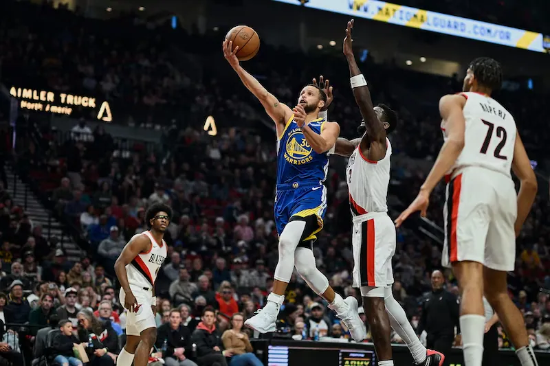 NBA、ステフィン・カリーが年間最優秀クラッチ選手に選ばれる