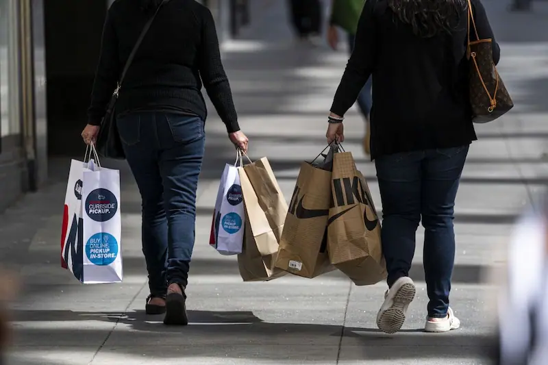 US Consumer Sentiment Drops Amid Rising Inflation Expectations
