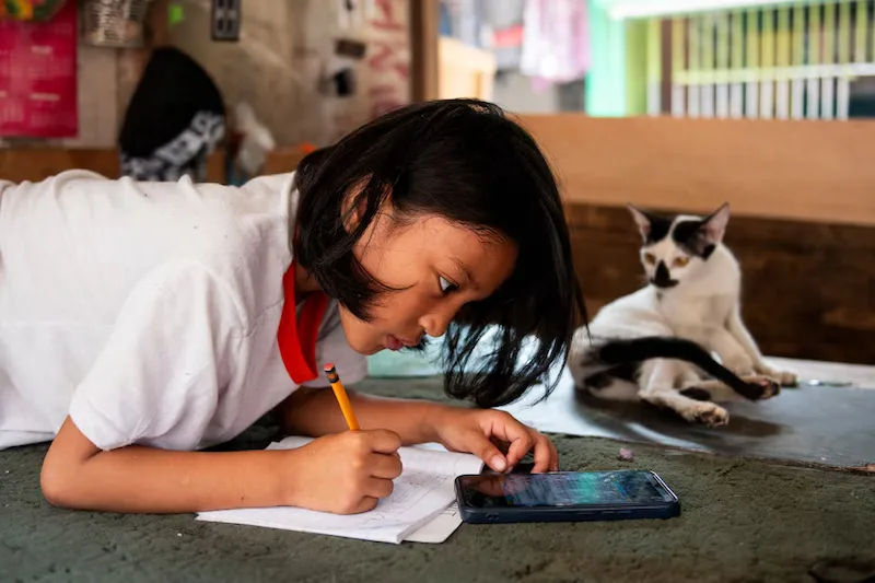 School closures and health alerts as heat wave hits Southeast Asia