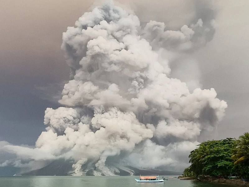 Entire Population of Ruang Island in North Sulawesi to Be Permanently Resettled Due to Threat from Mount Ruang Volcano