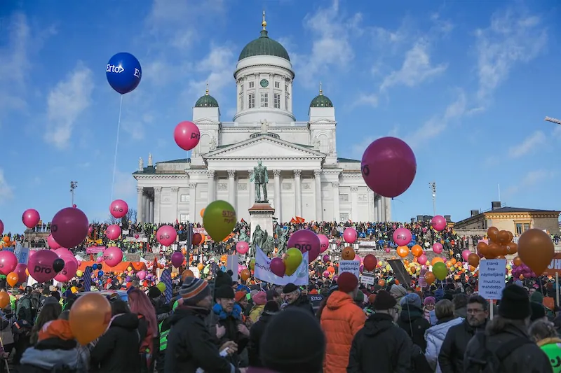 Finlandia promulga una ley que restringe las huelgas políticas a 24 horas