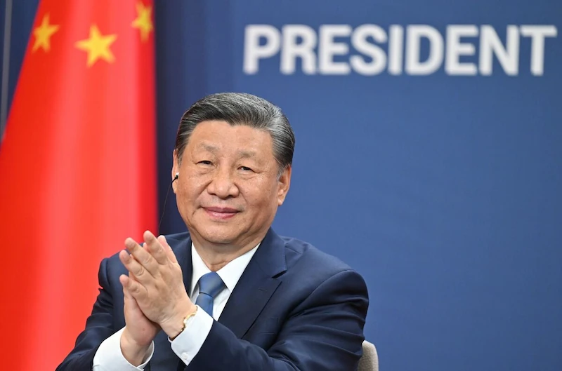 Xi กระชับความสัมพันธ์กับยุโรปตะวันออกในขณะที่สหภาพยุโรปใช้จุดยืนทางการค้าที่เข้มงว