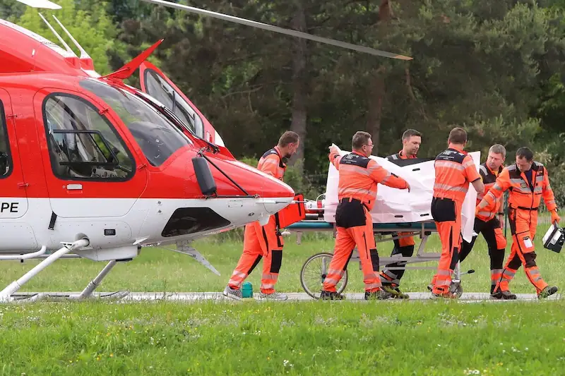 Slovak Başbakanı, Kamuoyunda Yüzsüz Silahlı Saldırıda Ağır Yaralar Aldı