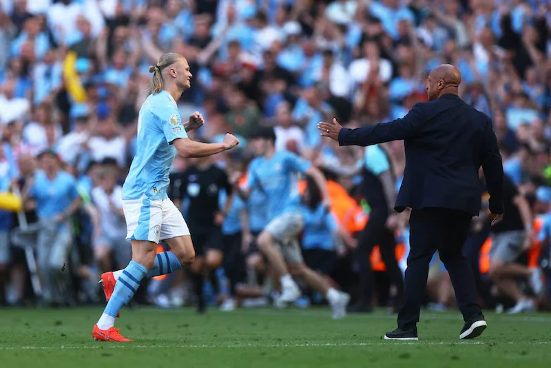 Il Manchester City conquista lo storico quarto titolo consecutivo di Premier League in modo sensazionale