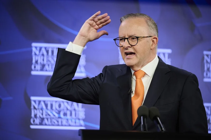 Il Primo Ministro australiano guadagna popolarità grazie alla generosa dotazione di bilancio