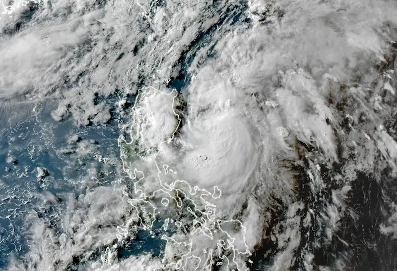 Tödlicher Taifun trifft die Philippinen und wird voraussichtlich als nächstes Japan treffen