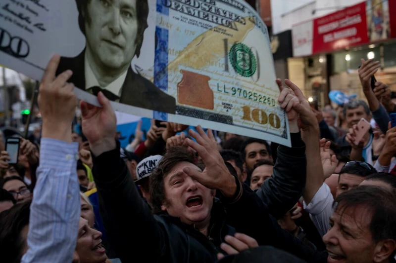 Unexpected Shift in Argentina as Milei Advocates for Dollarization Sparks Surge in Demand for Pesos
