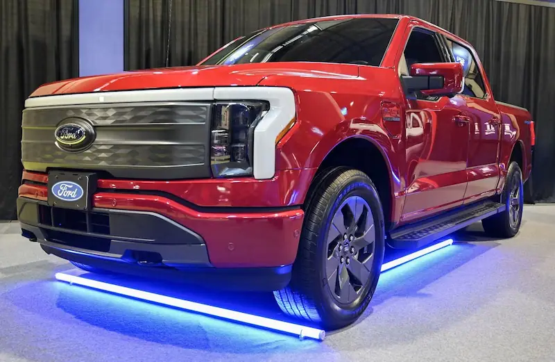 Ford Motor Co. Rinnova la strategia dei veicoli elettrici per incrementare le vendite attraverso tutti i concessionari statunitensi