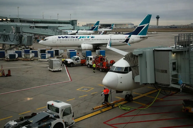 WestJet si prepara a un potenziale sciopero da parte degli ingegneri della manutenzione e cancella i voli