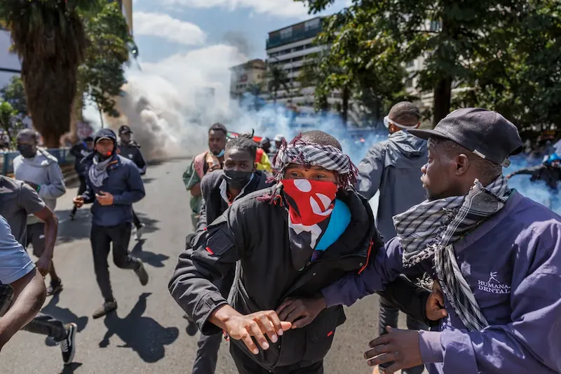 Der kenianische Präsident Ruto gibt nach tödlichen Protesten gegen das Finanzgesetz einen Rückzieher