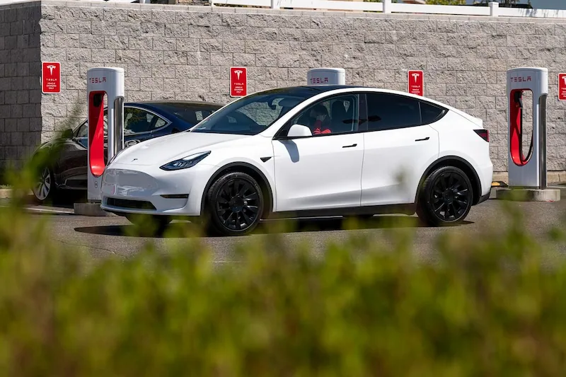 La classifica di qualità di Tesla cade quando J. D. Uno studio sulla potenza rivela i principali difetti di progettazione dei veicoli elettrici