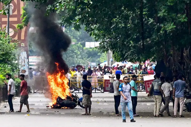 Bangladesz przygotowuje się do ogólnokrajowego zawieszenia działalności w związku z gwałtownymi protestami w sprawie limitów zatrudnienia
