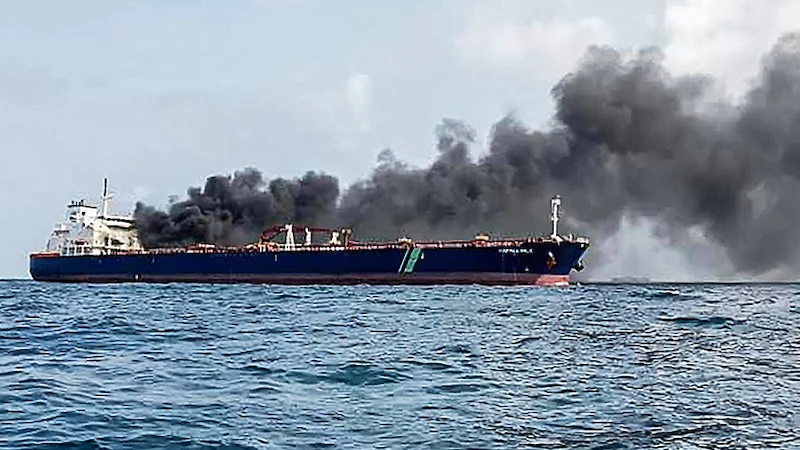 Petroliera coinvolta nella collisione di Singapore detenuta dalle autorità malesi