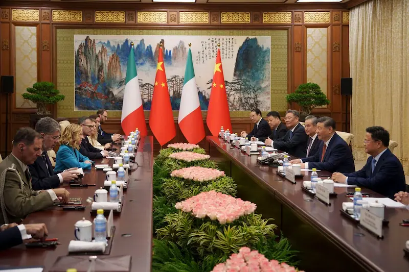 Premier Włoch Meloni stara się wzmocnić stosunki handlowe między UE a Chinami